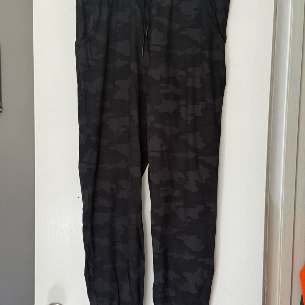 Kyodan Women's Black Camouflage Cropped Pants